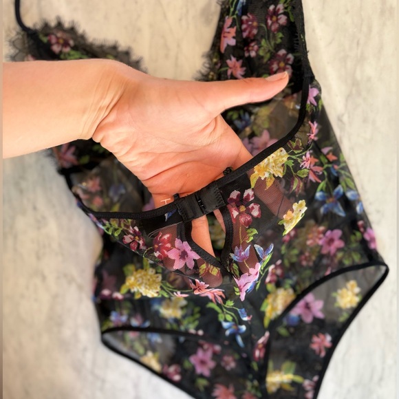 Victoria's Secret Black Floral Lace Bodysuit - Picture 6 of 7